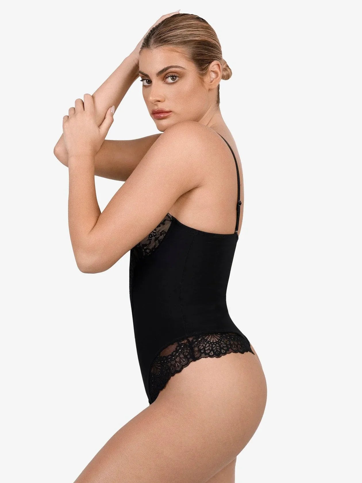 KANTEN BODYSUIT MET DIEPE V-HALS
