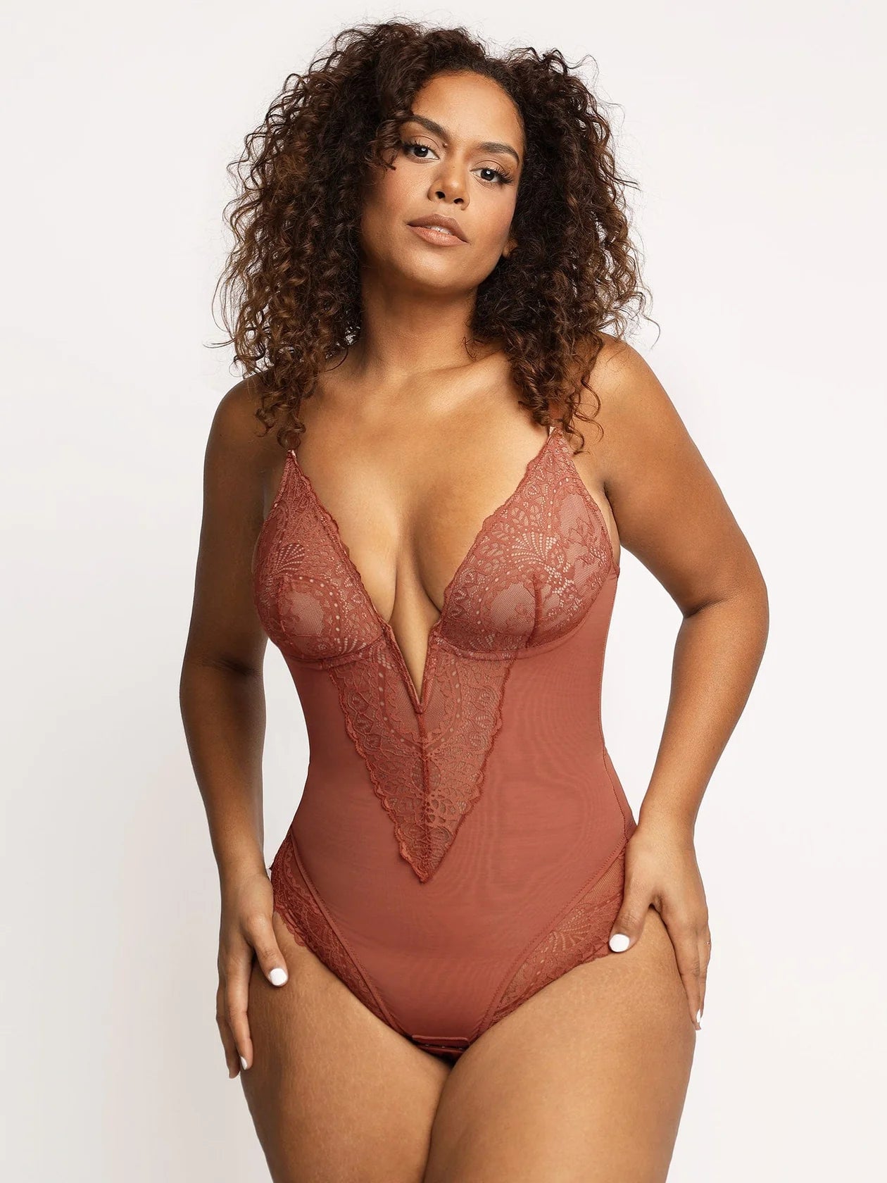 KANTEN BODYSUIT MET DIEPE V-HALS